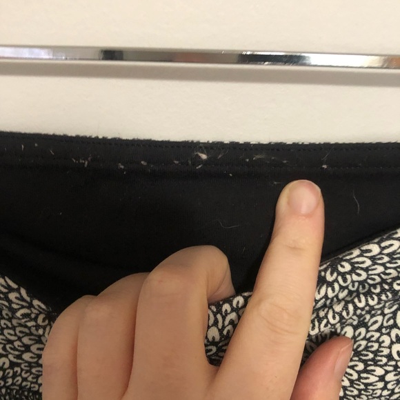 Lulu Lemon Black and White Pattern Leggings Size 4 - Picture 6 of 6